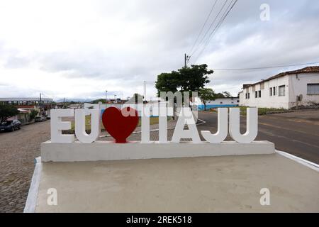 Itaju do colonia, bahia, brasilien - 23. juli 2023: Wegweiser für den Namen der Stadt itaju do colonia im Süden bahias. Stockfoto