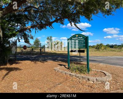 Mount Dora, Florida, USA - 30. März 2023: Ein Schild für den Trimble Park in Mount Dora, Florida. Stockfoto