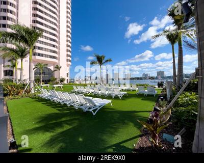 Boca Raton, Florida, USA - 14. November 2023: Der Intracoastal Waterway im Boca Raton Club in Boca Raton, Florida. Stockfoto