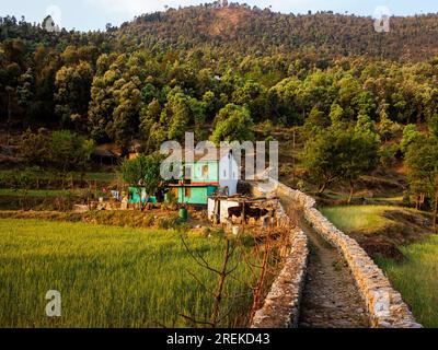 Haus in der Nähe des Waldes im Kala Agar Village in Kumaon Hills, wo Jim Corbett nach dem Chowgarh Maneater, Uttarakhand, Indien, kommt Stockfoto