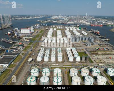 Rotterdam, 9. Juni 2023, Niederlande. Draufsicht über den Großen Industriehafen in Rotterdam. Stockfoto