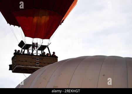 Chrudim, Tschechische Republik. 28. Juli 2023. Die 14. tschechischen Heißluftballons Fiesta 'Ballons over Chrudim' finden in Chrudim (130 km östlich von Prag) in der Tschechischen Republik statt. (Kreditbild: © Slavek Ruta/ZUMA Press Wire) NUR REDAKTIONELLE VERWENDUNG! Nicht für den kommerziellen GEBRAUCH! Stockfoto