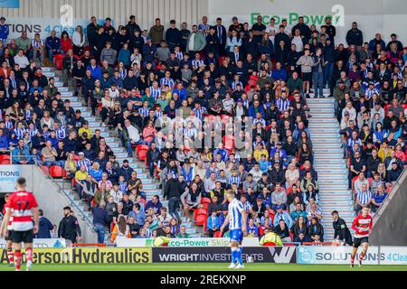 Doncaster, Großbritannien. 25. Juli 2023. Sheffield Wednesday Fans während des Vorsaison-Spiels des Doncaster Rovers FC gegen Sheffield Wednesday FC im Eco-Power Stadium, Doncaster, Großbritannien am 25. Juli 2023 Credit: Every second Media/Alamy Live News Stockfoto