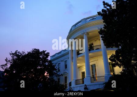 Washington, Vereinigte Staaten. 27. Juli 2023. Der südliche Portico des Weißen Hauses wird am 27. Juli 2023 in Washington, DC, gesehen. Kredit: Yuri Gripas/Pool über CNP/dpa/Alamy Live News Stockfoto