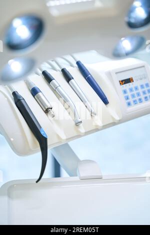 Nahaufnahme moderner Geräte in einer Zahnklinik Stockfoto