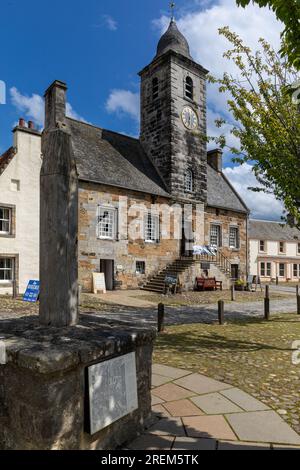 Culross Town House Sandhaven mit Uhrenturm, The Royal Burgh of Culross, Fife, Schottland UK Stockfoto