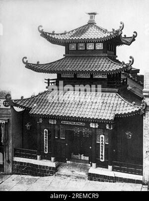 San Francisco, Kalifornien: 17. November 1901 die neue chinesische Telefonvermittlung ist jetzt geöffnet und in Betrieb. Es wurde von der technischen Abteilung der Pacific Telephone and Telegraph Company entworfen und gilt als einer der schönsten Spekimane der chinesischen Architektur. Stockfoto