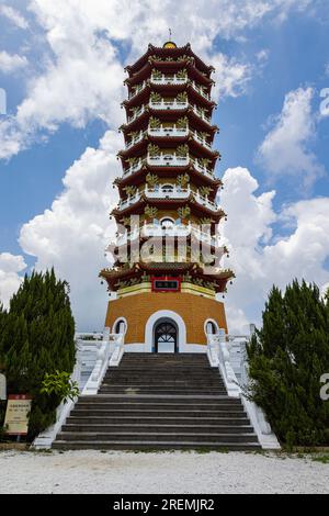 Sun Moon Lake, Taiwan - 24. Mai 2023: Die CI'en Pagode am Sun Moon Lake in Taiwan ist ein herrliches Bauwerk mit atemberaubender Aussicht. Es steht Stockfoto