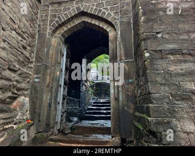 Shivneri Fort ist eine militärische Festung aus dem 17. Jahrhundert und der Geburtsort von Chhatrapati Shivaji Maharaj, dem Kaiser und Gründer des Maratha-Reiches Stockfoto