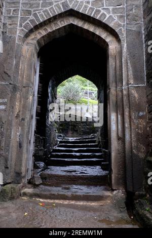 Shivneri Fort ist eine militärische Festung aus dem 17. Jahrhundert und der Geburtsort von Chhatrapati Shivaji Maharaj, dem Kaiser und Gründer des Maratha-Reiches Stockfoto