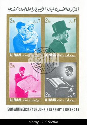 AJMAN - CIRCA 1967: Von Ajman gedruckter Stempel zeigt, dass John Fitzgerald Kennedy Präsident der Vereinigten Staaten war, circa 1967. Stockfoto