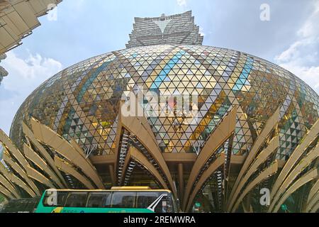 MACAU, CHINA - 26. JULI 2023 - The Casino Lisboa in Macau, China, 26. Juli 2023. Stockfoto