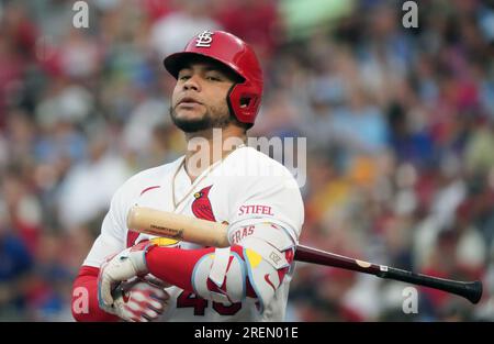 St. Louis, Usa. 28. Juli 2023. St. Louis Cardinals Willson Contreras schlägt im zweiten Inning gegen die Chicago Cubs im Busch Stadium in St. Louis am Freitag, den 28. Juli 2023. Foto: Bill Greenblatt/UPI Credit: UPI/Alamy Live News Stockfoto