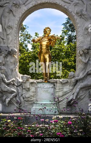Das Johann Strauss Goldene Denkmal im Stadtpark Wien, Österreich Stockfoto