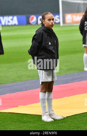Tubize, Belgien. 27. Juli 2023. Junge Freiwillige, die bei einem Fußballspiel der Nationalfrauen unter 19 Mannschaften Frankreichs und Deutschlands beim UEFA-Finale für Frauen unter 19 Jahren im zweiten Halbfinale am Freitag, den 27. Juli 2023 in Tubize, Belgien, fotografiert wurden. Kredit: Sportpix/Alamy Live News Stockfoto
