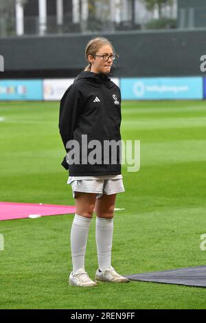 Tubize, Belgien. 27. Juli 2023. Junge Freiwillige, die bei einem Fußballspiel der Nationalfrauen unter 19 Mannschaften Frankreichs und Deutschlands beim UEFA-Finale für Frauen unter 19 Jahren im zweiten Halbfinale am Freitag, den 27. Juli 2023 in Tubize, Belgien, fotografiert wurden. Kredit: Sportpix/Alamy Live News Stockfoto