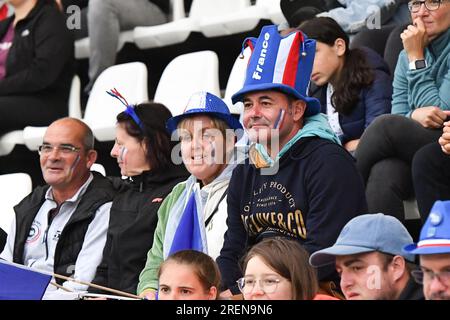 Tubize, Belgien. 27. Juli 2023. Fans Frankreichs bei einem Fußballspiel zwischen Frauen unter 19 französischen und deutschen Nationalmannschaften beim UEFA Women's under-19 EURO Final Tournament im zweiten Halbfinale am Freitag, den 27. Juli 2023 in Tubize, Belgien , zu sehen . Kredit: Sportpix/Alamy Live News Stockfoto