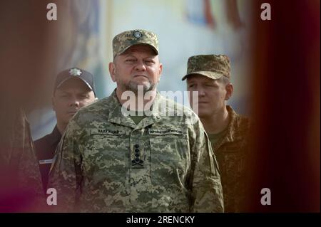 Kiew, Ukraine. 28. Juli 2023. Ukrainische Soldaten. Feierlichkeiten zum Tag des ukrainischen Staates in Kiew am 28. Juli 2023. Teilnahme an den Veranstaltungen am Tag des ukrainischen Staates in Kiew Credit: Das Präsidialamt der Ukraine via/dpa/Alamy Live News Stockfoto