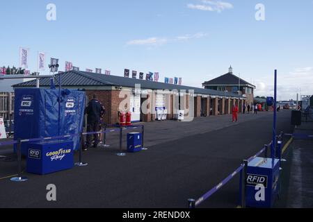 Dalton on Tees, 29. Juli 2023. Die Boxengasse am Croft Circuit vor Beginn des Meetings. Kredit: Colin Edwards/Alamy Live News Stockfoto