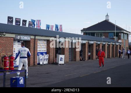 Dalton on Tees, 29. Juli 2023. Die Boxengasse am Croft Circuit vor Beginn des Meetings. Kredit: Colin Edwards/Alamy Live News Stockfoto