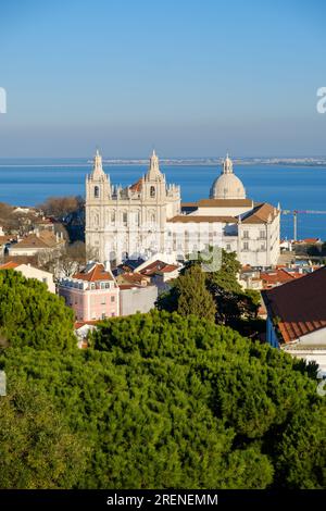 Blick auf die Kirche und das Kloster Sao Vicente de Fora in Lissabon, Portugal Stockfoto