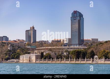 Ein Bild vom Ritz-Carlton, Istanbul, dem InterContinental Istanbul und dem Vodafone Park. Stockfoto