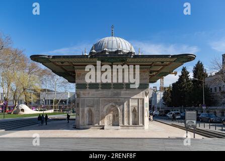 Ein Bild des Tophanbrunnens der Kilic Ali Pascha Moschee. Stockfoto