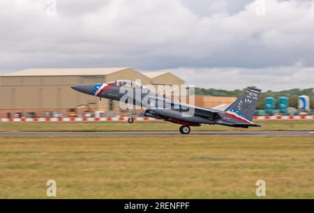 F-15E Strike Eagle von der RAF Lakenheath Ankunft am Royal International Air Tattoo 2023 Stockfoto