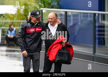 Circuit de Spa-Francorchamps, Stavelot, Belgien, 28. Juli 2023, Frederic Vasseur (FRA) – Scuderia Ferrari Team Principal und Valtteri Bottas (FIN) Alf Stockfoto