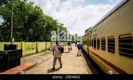 Der Bahnhof Nilambur Road ist ein Bahnhof, der die Stadt Nilambur im Malappuram-Bezirk Kerala, Indien, bedient. 10. Juli 2023 Stockfoto