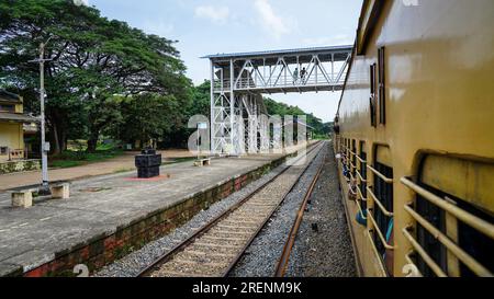 Der Bahnhof Nilambur Road ist ein Bahnhof, der die Stadt Nilambur im Malappuram-Bezirk Kerala, Indien, bedient. 10. Juli 2023 Stockfoto