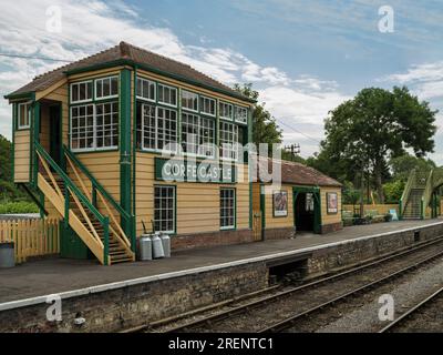 Corfe Castle Bahnhof. Die preisgekrönte Swanage Railway Company wird von Freiwilligen geleitet und verkehrt zwischen Wareham und Swanage auf einer Strecke von 10 km Stockfoto