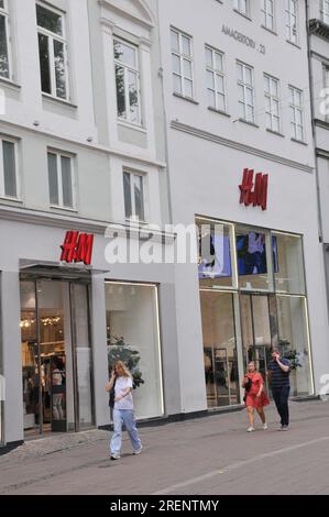 29. Juli 2023/schwedischer H&M-Einzelhandel in der dänischen Hauptstadt Kopenhagen Dänemark. (Foto: Francis Joseph Dean/Dean Pictures) Stockfoto