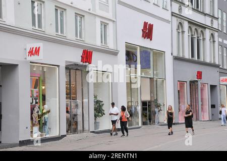 29. Juli 2023/schwedischer H&M-Einzelhandel in der dänischen Hauptstadt Kopenhagen Dänemark. (Foto: Francis Joseph Dean/Dean Pictures) Stockfoto