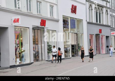 29. Juli 2023/schwedischer H&M-Einzelhandel in der dänischen Hauptstadt Kopenhagen Dänemark. (Foto: Francis Joseph Dean/Dean Pictures) Stockfoto