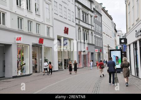 29. Juli 2023/schwedischer H&M-Einzelhandel in der dänischen Hauptstadt Kopenhagen Dänemark. (Foto: Francis Joseph Dean/Dean Pictures) Stockfoto