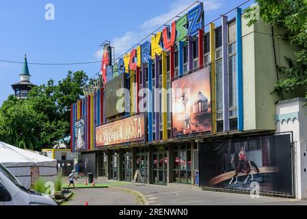 Budapest, Stadtwäldchen Varosliget, Hauptstädtischer Großzirkus (Fővárosi Nagycirkusz) // Budapest, Varosliget, Zirkusgebäude (Fővárosi Nagycirkusz) Stockfoto