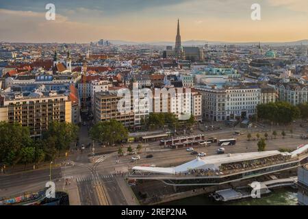 Skyline bei Sonnenuntergang, Wien, Österreich Stockfoto