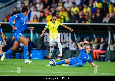 Brisbane, Queensland, Australien. 29. Juli 2023. BRISBANE, AUSTRALIEN - JULI 29: ADRIANA aus Brasilien und Sandie Toletti aus Frankreich treten am 29. Juli 2023 bei der FIFA Women's World Cup Australien & Neuseeland 2023 im Brisbane Stadium an (Kreditbild: © Chris Putnam/ZUMA Press Wire) – REDAKTIONELLE VERWENDUNG! Nicht für den kommerziellen GEBRAUCH! Kredit: ZUMA Press, Inc./Alamy Live News Stockfoto