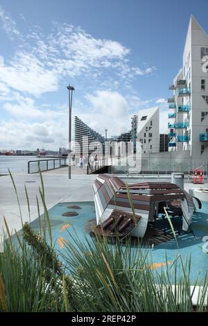 Aarhus Residential Development (L) and the Iceberg Houses (R), Aarhus docklands, Dänemark. Stockfoto