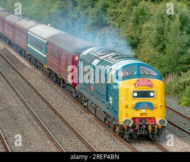 Sunnyhill Derby Vereinigtes Königreich 29. Juli 2023: Eine klassische Diesel-Express-Lokomotive der Klasse 55 Deltic auf einem Spezialzug nach London Kings Croiss Stockfoto