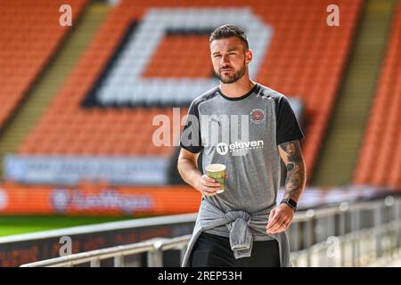 Richard O'Donnell #1 von Blackpool erscheint vor dem Vorsaison-Spiel Blackpool vs Hibernian in der Bloomfield Road, Blackpool, Großbritannien, 29. Juli 2023 (Foto: Craig Thomas/News Images) Stockfoto