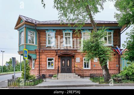 Kasan, Russland - 10. Juni 2023: Ahmet-bais Haus, Beginn der XX. Traditionellen tatarischen Volksarchitektur. Typisches Stadthaus mit Ziegeln zuerst Stockfoto