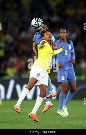 Brisbane, Australien. 29. Juli 2023. Sakina Karchaoui aus Frankreich leitet den Ball, Ary Borges aus Brasilien während der FIFA Women's World Cup 2023 France Women vs Brazil Women Group F im Suncorp Stadium, Brisbane, Australien, 29. Juli 2023 (Foto von Patrick Hoelscher/News Images) in Brisbane, Australien, am 7./29. Juli 2023. (Foto: Patrick Hoelscher/News Images/Sipa USA) Guthaben: SIPA USA/Alamy Live News Stockfoto