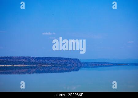 Der Lago Magadi ist der südlichste See im Kenia Rift Valley und liegt in einem Einzugsgebiet von vulkanischen Gesteinen nördlich von Tan Stockfoto