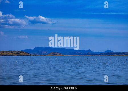 Der Lago Magadi ist der südlichste See im Kenia Rift Valley und liegt in einem Einzugsgebiet von vulkanischen Gesteinen nördlich von Tan Stockfoto