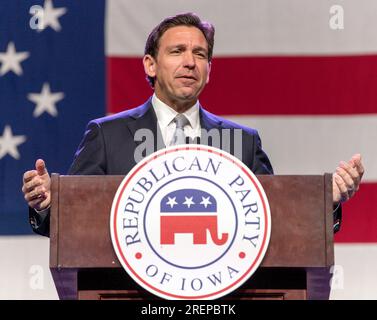 Des Moines, Iowa, USA. 28. Juli 2023. Florida Gouverneur RON DESANTIS spricht auf dem Lincoln Dinner-Vieh-Aufruf der Iowa Republican Party 2023 für potenzielle 2024 Präsidentschaftskandidaten. (Kreditbild: © Brian Cahn/ZUMA Press Wire) NUR REDAKTIONELLE VERWENDUNG! Nicht für den kommerziellen GEBRAUCH! Stockfoto