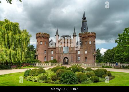 Wasserschloss Schloss Moyland, Bedburg-Hau, Kreis Kleve, Nordrhein-Westfalen, Deutschland, Europa | Moyland Castle, Burg in Bedburg-Hau, Nor Stockfoto