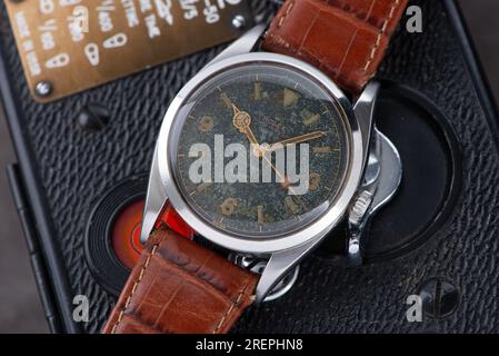 Vintage Rolex Explorer Ref 6150 (Pre-Explorer) mit schwerer Patina am Zifferblatt. Stockfoto