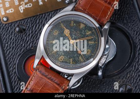 Vintage Rolex Explorer Ref 6150 (Pre-Explorer) mit schwerer Patina am Zifferblatt. Stockfoto